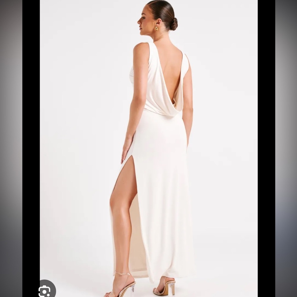 Elegant White Sleeveless Dress